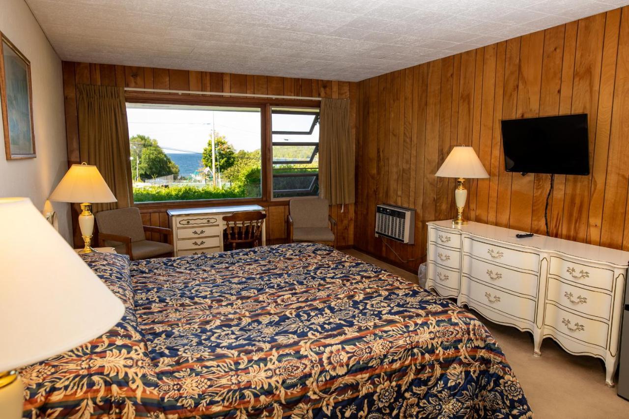 Hillside Inn Ellison Bay Room photo